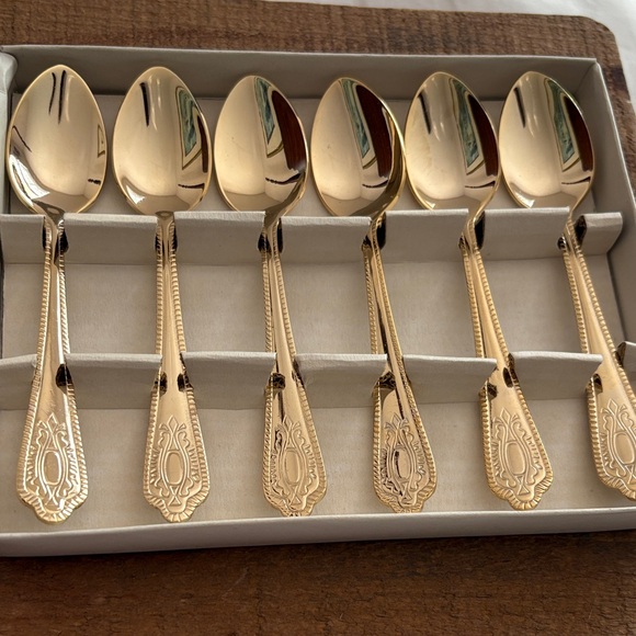 Truly Tasteful Teaspoons - Picture 1 of 3